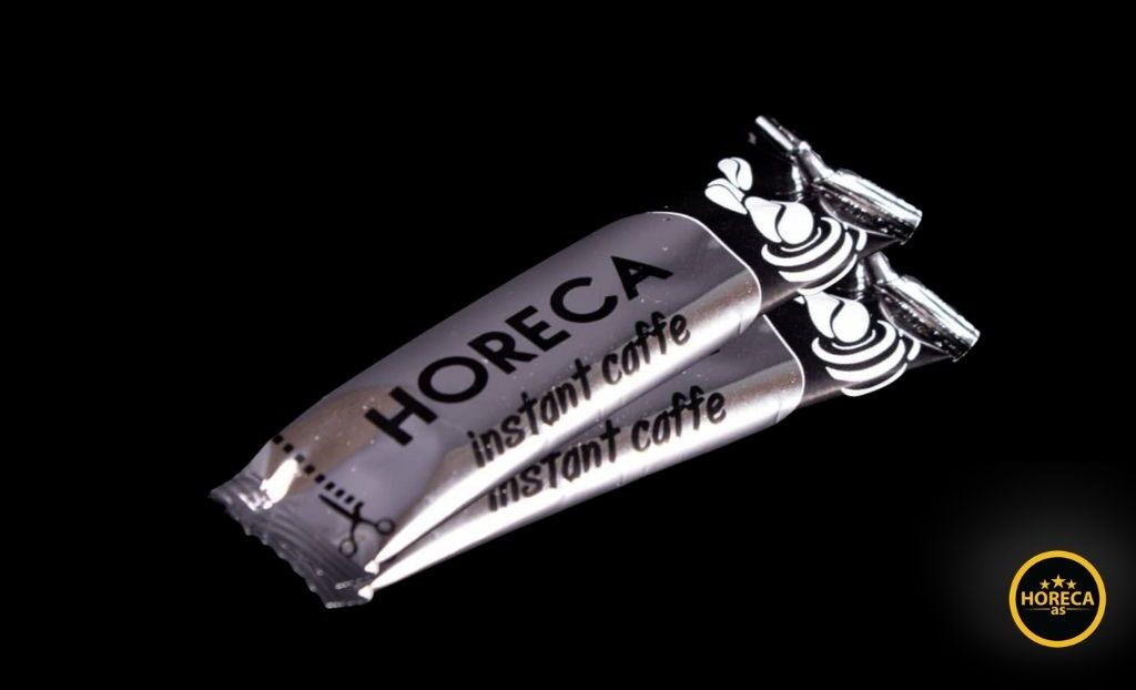 Kesice instant kafe spremne za posluženje u ugostiteljskom objektu