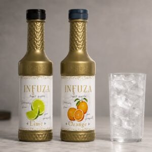 INFUZA pire od limete i narandže pored visoke čaše napunjene ledom za Long Island koktel.